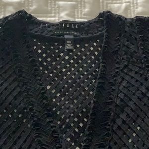 Cute cropped fair weather topper.